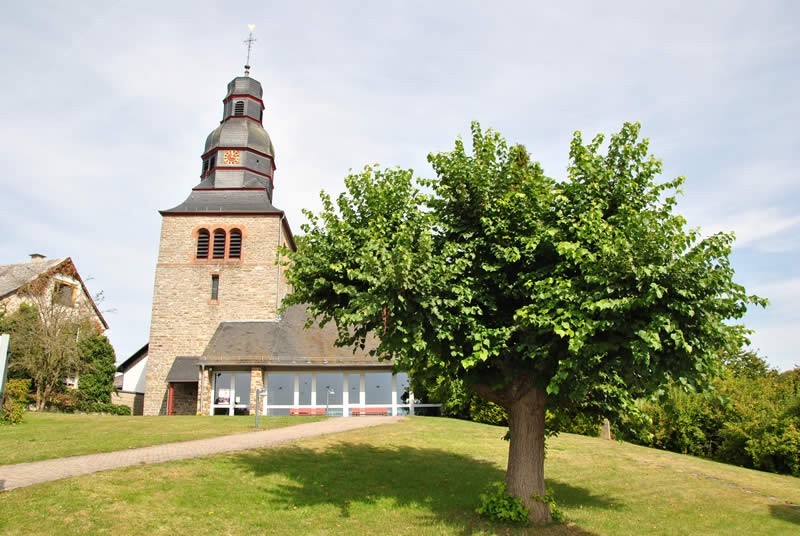 Bild: Kirche mit Bonifatiusglocke